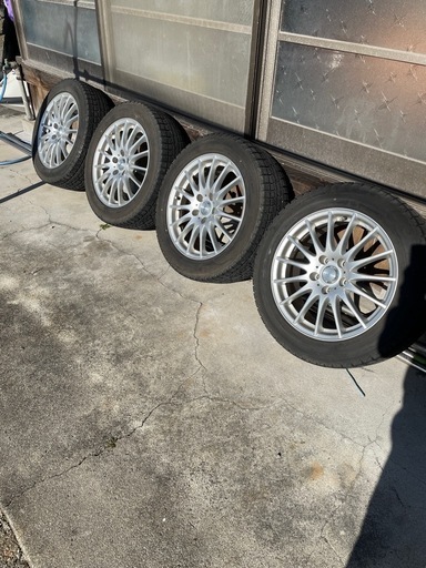 お取引き中❗️215/55Ｒ17  5穴