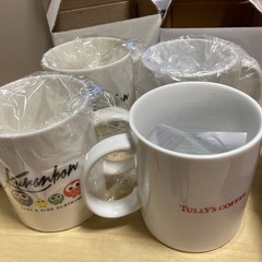 新品未使用マグカップ四つとお弁当箱二つ