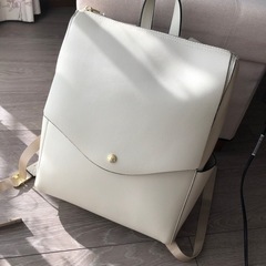 レガートラルゴ　軽いリュック　アイボリー