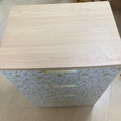 四段収納棚
の画像