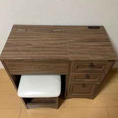 ドレッサー/ブラウン木目/鏡付き/椅子あり/コンセント付きの画像