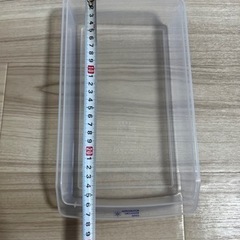 タッパーとケースの画像