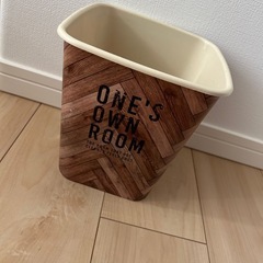 加湿器(+突っ張り棒・ゴミ箱)の画像