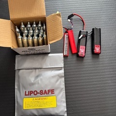 サバゲー用 co2ガスガンカートリッジ、バッテリー