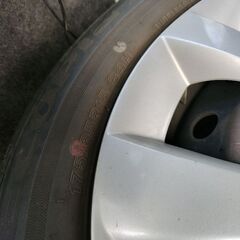 低燃費　普通車　2017年　ノーマルタイヤ　15インチ　4本　バリ山　スズキ純正　スイフト　の画像