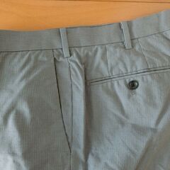 【再度値下げしました】ユニクロ　メンズ　夏用　パンツ　ウエスト79㎝　股下77㎝　ライトグレーの画像