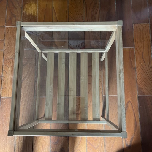 正方形ガラステーブル　　約35 × 35センチ