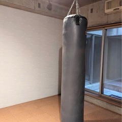サンドバッグ吊り下げ