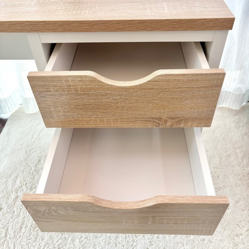 人気につき確定連絡の早かった方にお譲りします【美品】LOWYA 机　デスク