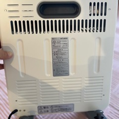 アイリスオーヤマ 電気ストーブ ヒーター 暖房器具 電気 足元 小型 省エネ 脱衣所 転倒時電源OFF 400W/800W 2段階切替 軽量 EHT-800W ホワイトの画像