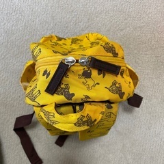 黄色い動物リュックの画像
