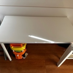 IKEA ラグカプテンの天板＋オディリスの脚 ワークデスクの画像