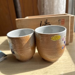 砥部焼陶芸館の湯のみ、野本星黄の画像
