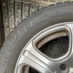 安心の国産スタッドレス バリ山 YOKOHAMA iceGUARD ig50PLUS 165/70R14 アルミホイール付き 4本セットの画像