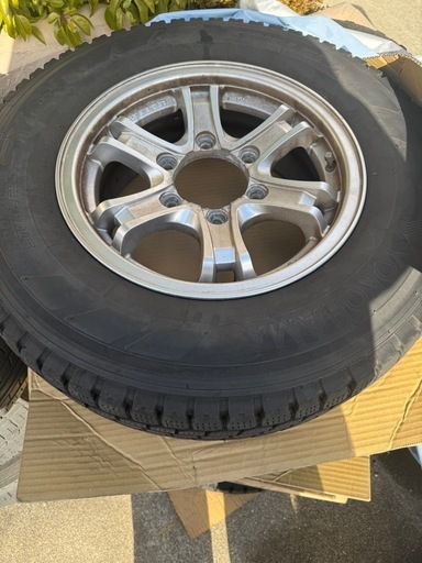 ハイエース用スダッドレスタイヤ屋アルミセット