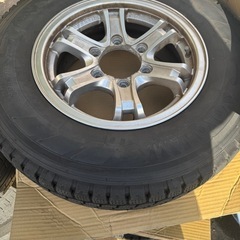 ハイエース用スダッドレスタイヤ屋アルミセット
の画像