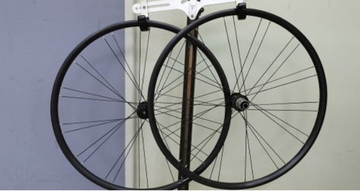 メリダ　MERIDA　EXPERT　700C　ホイール　スルーアクスル　センターロック