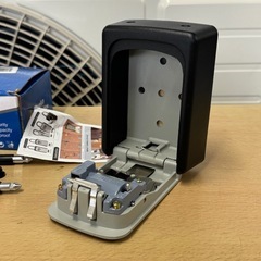 【未使用品‼️】キーボックス 4桁暗証番号 鍵入れ アルミニウム合金製の画像