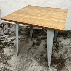 テーブル