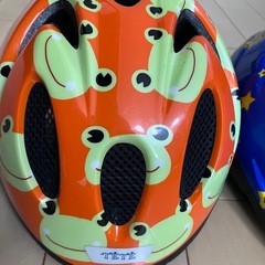 値下げ　ヘルメット 2点セット　キッズ　自転車　ストライダー　ローラースケート　プロテクターの画像