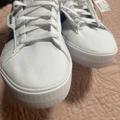 adidasスニーカー26センチの画像