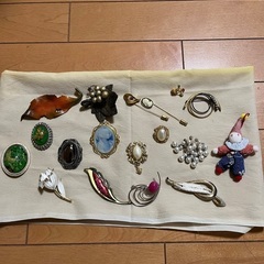 ブローチ　