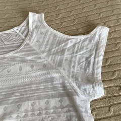 SKY BOMBER 肩開き　透け感ホワイト　タンクトップ　　半袖　Lの画像