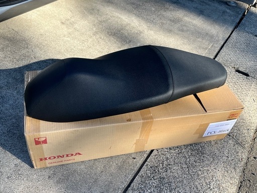 【取引中】
pcx125 jf28  ベトナムホンダ純正のコブ無しシート　【美品】