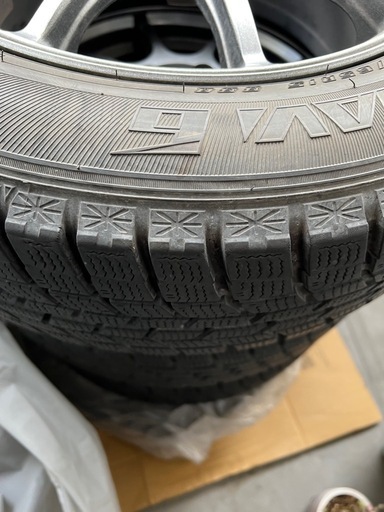 スタッドレスタイヤ4つ　185/65R15