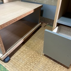 ブラウン管のテレビ台の画像