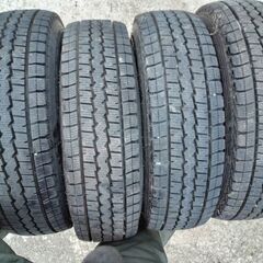 ダンロップ165R13スタッドレスタイヤの画像