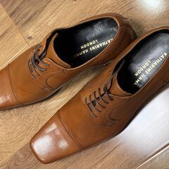 【さらに値下げ】【未使用】KATHARINE HAMNETT　キャサリンハムネット　ビジネス　シューズ　おしゃれ　希少　クラウン製靴　FOOTJOYシューキーパーおまけ付きの画像