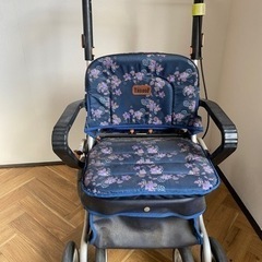 【介護】高齢者、年配、押しカート、押し車の画像