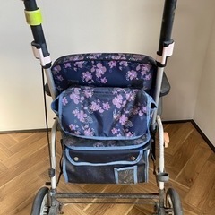 【介護】高齢者、年配、押しカート、押し車の画像