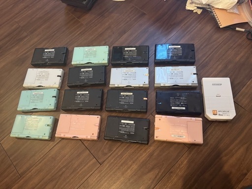 DS Lite16個とDSゲーム16個