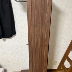 鏡付き収納家具 本棚 ハンガー掛け付きの画像