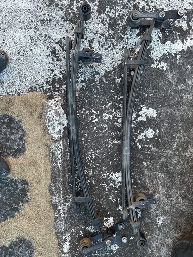 ハイエース200系バン4枚リーフ