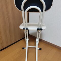 (美品) 無段階調整 チェア W-300W (折りたたみ・ワーク・カウンター・ホビー椅子)の画像