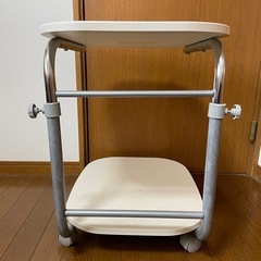 キャスター付き　ワゴン　高さ調整可能の画像