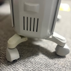 2000円→1000円値下げ、デロンギヴェントオイルヒーター９枚フィンF字型1200W 訳あり の画像