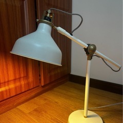 IKEAデスクライトの画像