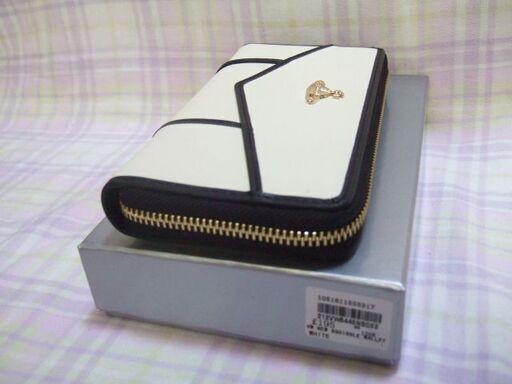 未使用　Vivienne Westwood ヴィヴィアン ウエストウッド長財布 白　55VV317