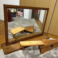 卓上鏡、カントリー調ウォールラック棚2点
