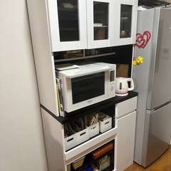食器棚と机とテレビボードと棚