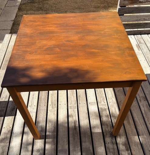 【新品】IKEAの無垢材のテーブル(在庫3つあり)
