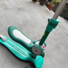 三輪キックボード