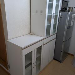 ３ピース食器棚の画像