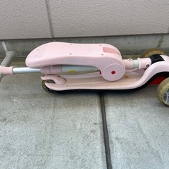 三輪キックボードの画像