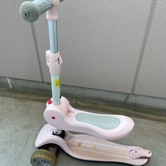 三輪キックボードの画像