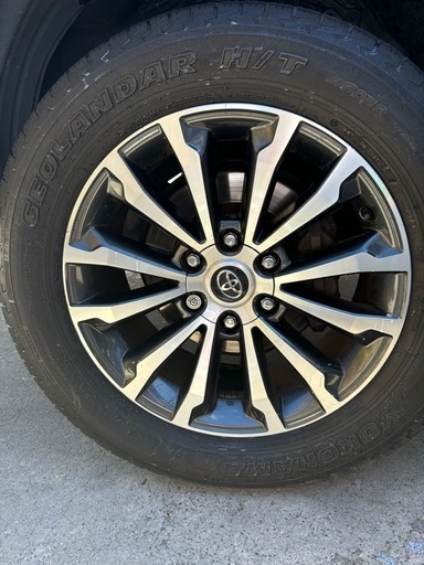 ランドクルーザープラド150後期純正オプション265/55r19アルミホイール、ジオランダーHTタイヤ付　一年使用　目立つ傷無し　後輪一本パンク修理
